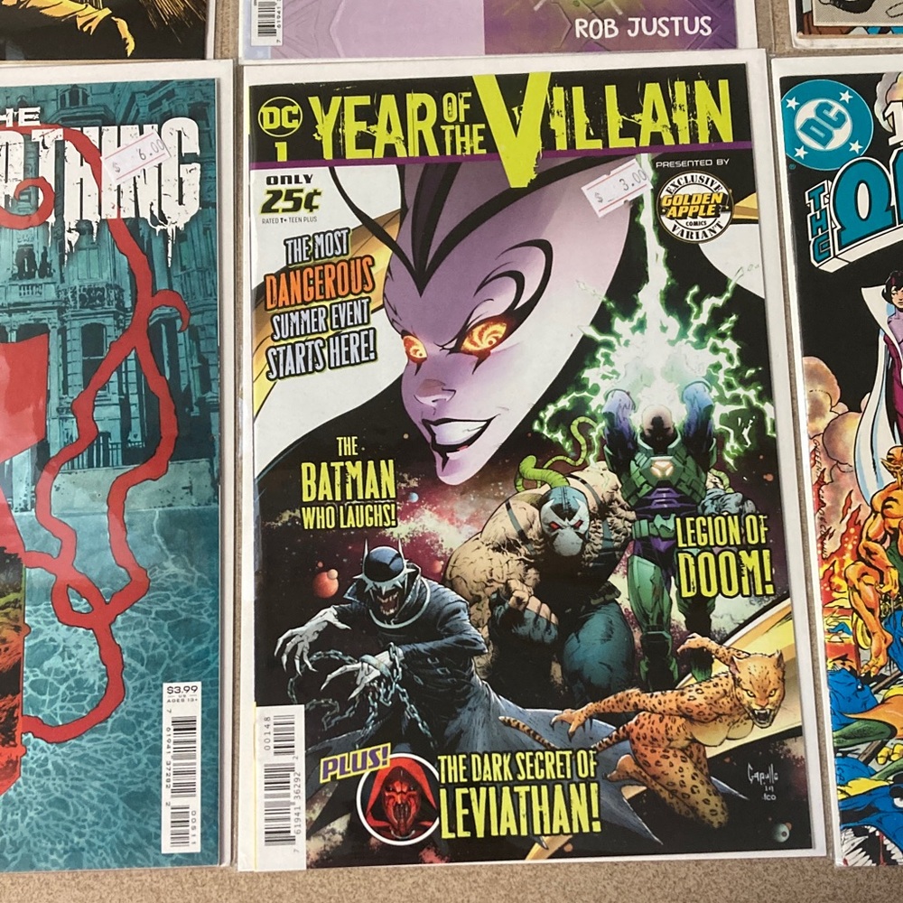 DC comic book bundle - Picture 6 of 7